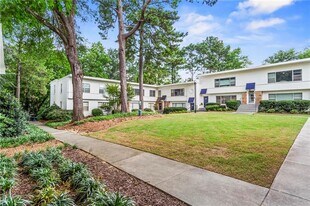 2250 Cheshire Bridge Rd NE in Atlanta, GA - Building Photo