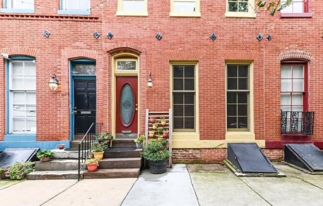 property at 1317 Hollins St