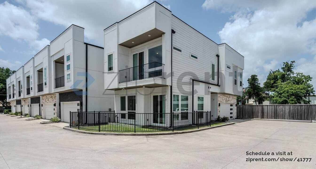 4515 Whitney Pkwy in Houston, TX - Building Photo