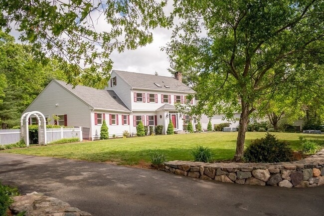 55 Country Club Cir in Pembroke, MA - Building Photo - Building Photo