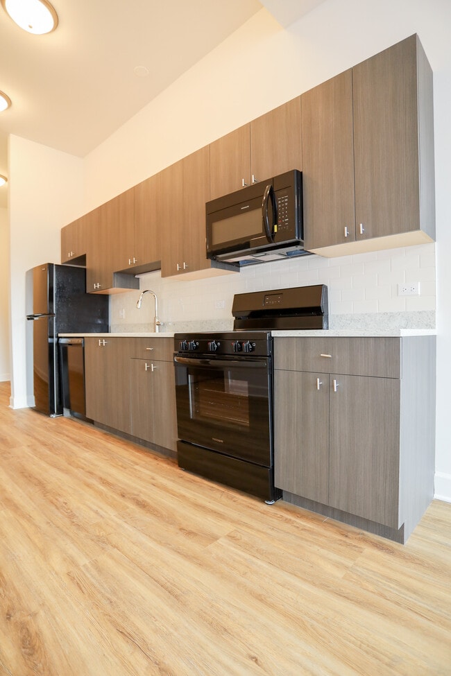 3158 N Broadway St, Unit #302, Unit #302