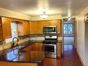 6048 W 79th St in Burbank, IL - Building Photo - Building Photo