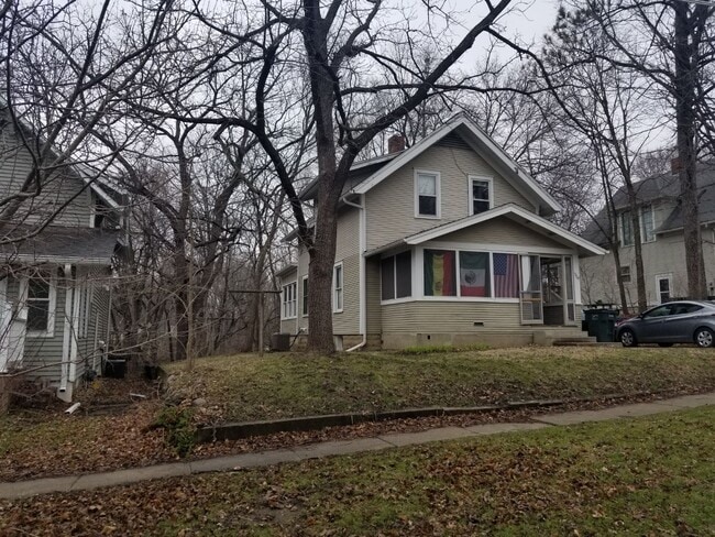 property at 3105 Woodland St