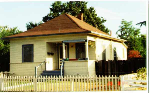 211 Sunnyside Ave in Campbell, CA - Foto de edificio - Building Photo