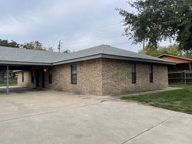 property at 1324 W Goodwin St