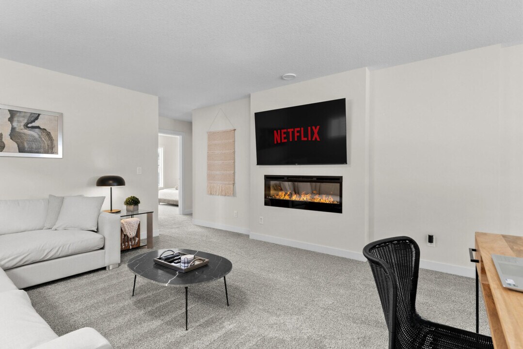 47 Midtown Drive SW in Airdrie, AB - Building Photo