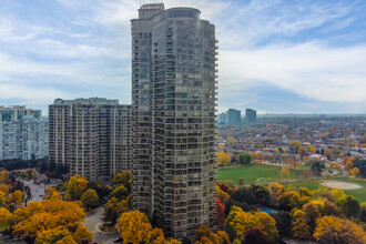 Park Mansion in Mississauga, ON - Building Photo - Building Photo