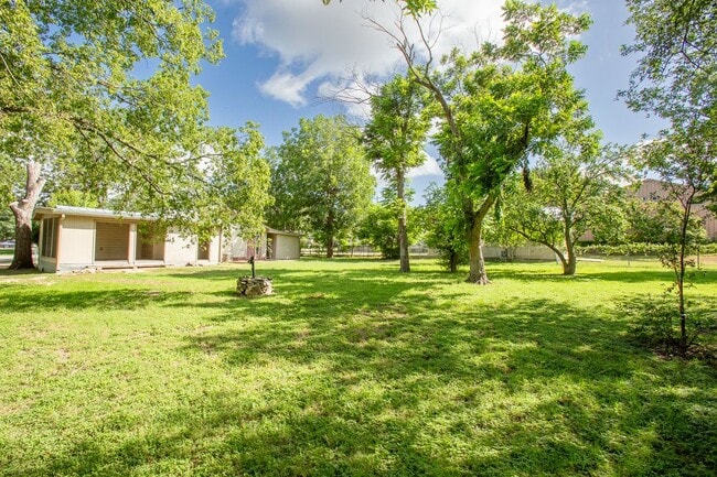 414 Mill St in San Marcos, TX - Building Photo - Building Photo
