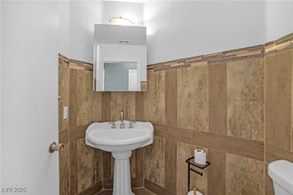 8805 W Pine Pitch Dr in Las Vegas, NV - Building Photo - Building Photo