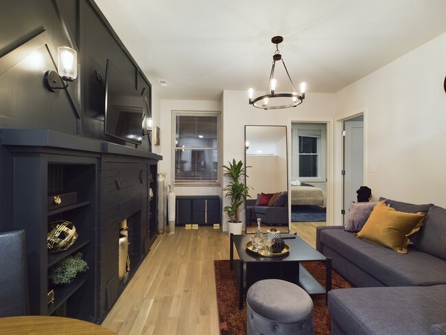 2437 W Walton St in Chicago, IL - Building Photo - Building Photo