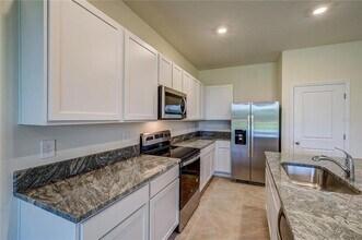 17436 Crescent Moon Lp in Bradenton, FL - Building Photo - Building Photo