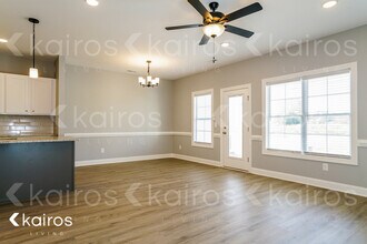 3708 Oak Leaf Wy in Greenville, NC - Foto de edificio - Building Photo