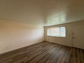 2112 2nd St in Springfield, OR - Building Photo - Building Photo