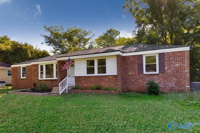 4304 Lakeview Dr NW in Huntsville, AL - Building Photo - Building Photo