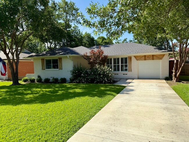 707 Dumont Dr in Richardson, TX - Building Photo - Building Photo