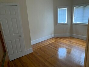 260 Boston Ave, Unit #1 in Medford, MA - Foto de edificio - Building Photo