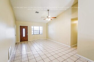 4900 NW 92nd Ave in Sunrise, FL - Foto de edificio - Building Photo