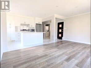 8 Storey Crescent in Toronto, ON - Building Photo - Building Photo