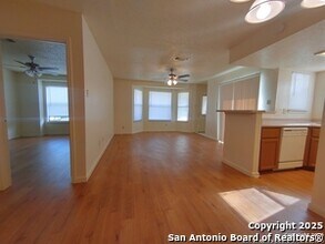 6351 Cambridge Dr in San Antonio, TX - Building Photo - Building Photo