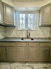 2805 Saint Theresa Ave, Unit 2 in Bronx, NY - Foto de edificio - Building Photo