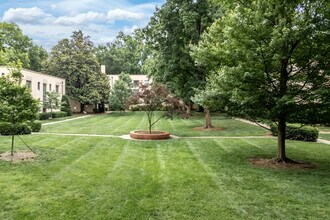 Myrtle Square in Charlotte, NC - Building Photo - Building Photo