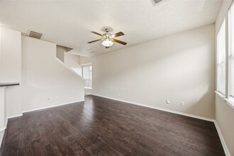 14322 Mooreview Ln in Houston, TX - Foto de edificio - Building Photo