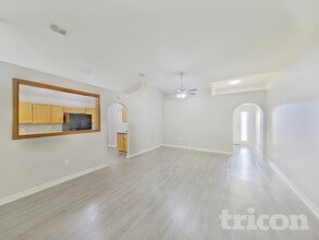 1217 Sheridan Bay Dr, Unit 1330 in Ruskin, FL - Building Photo - Building Photo