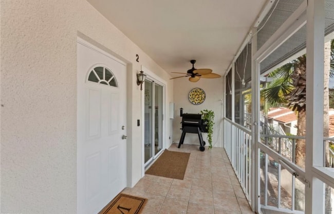 2325 Hidden Lake Dr in Naples, FL - Building Photo - Building Photo
