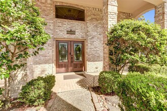 18310 Lake Oaks Dr in Spring, TX - Foto de edificio - Building Photo