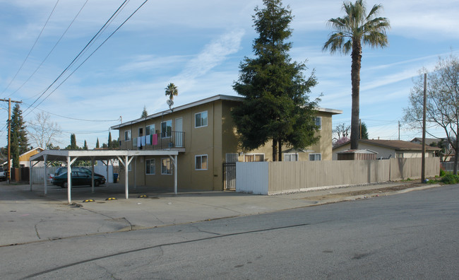 127 W 9th St in Gilroy, CA - Foto de edificio - Building Photo