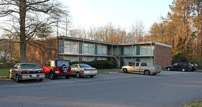 105 Inn Ln in Oak Ridge, TN - Foto de edificio - Building Photo