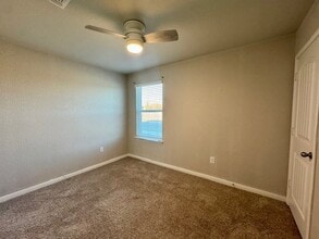 407 Marimoor Dr in Hutto, TX - Building Photo - Building Photo