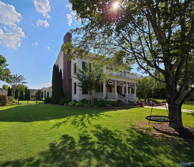 property at 3002 Brook Park Dr SE