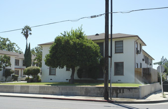 209-211 S Almansor St in Alhambra, CA - Foto de edificio - Building Photo