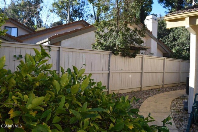 609 Via Novella in Oak Park, CA - Building Photo - Building Photo