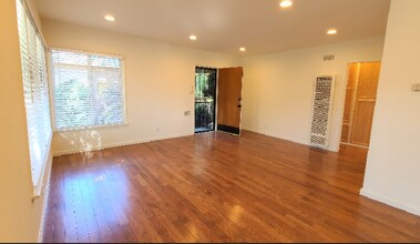 2226 S Carmelina Ave in Los Angeles, CA - Building Photo - Building Photo