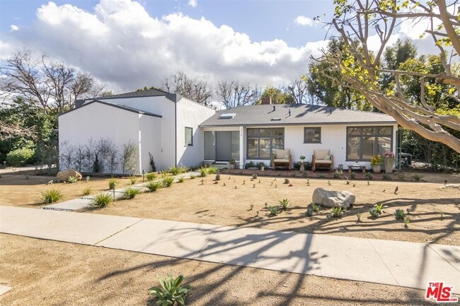 12316 Landale St in Los Angeles, CA - Foto de edificio - Building Photo