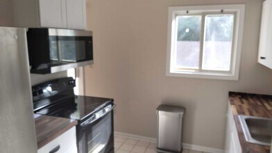 2514 Boston Post Rd, Unit R4 in Guilford, CT - Foto de edificio - Building Photo