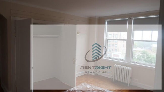 property at 1209 W Sherwin Ave