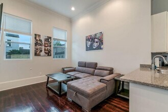 1525 Carondelet St in New Orleans, LA - Building Photo - Building Photo