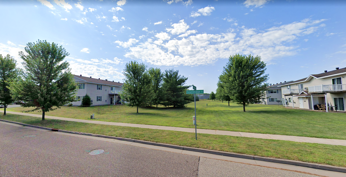 4631 Southridge Ct, Unit 1 in Eau Claire, WI - Foto de edificio