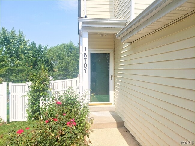 16707 Hickory Meadows Ct in Ballwin, MO - Building Photo - Building Photo