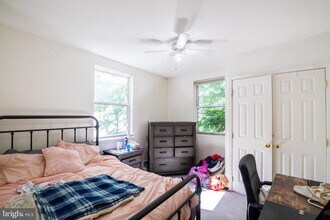 1713 Christian St-Unit -UNIT 2 in Philadelphia, PA - Building Photo - Building Photo