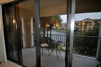 200 Uno Lago Dr in North Palm Beach, FL - Building Photo - Building Photo