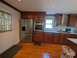 147 Grove St in Stamford, CT - Building Photo - Building Photo