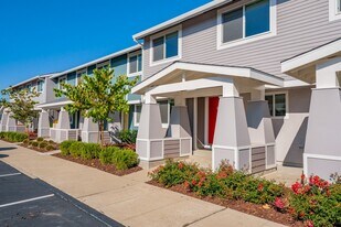 Admirals Cove in Alameda, CA - Building Photo