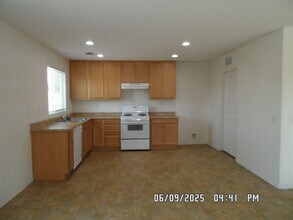 16532 Don Quijote Ln in Victorville, CA - Building Photo - Building Photo