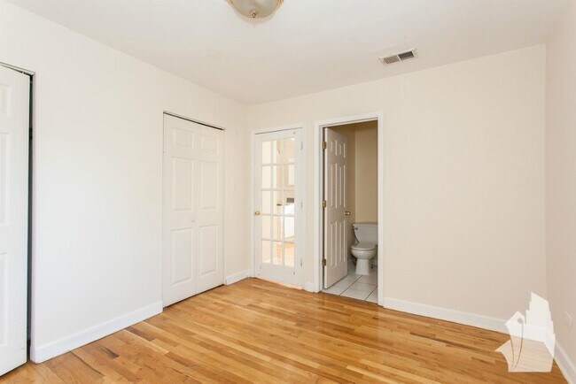 1110 W Wellington Ave, Unit 3 in Chicago, IL - Building Photo - Building Photo