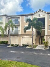 900 Crestwood Ct S in Royal Palm Beach, FL - Building Photo - Building Photo