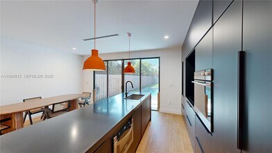 353 NW 50th St in Miami, FL - Building Photo - Building Photo